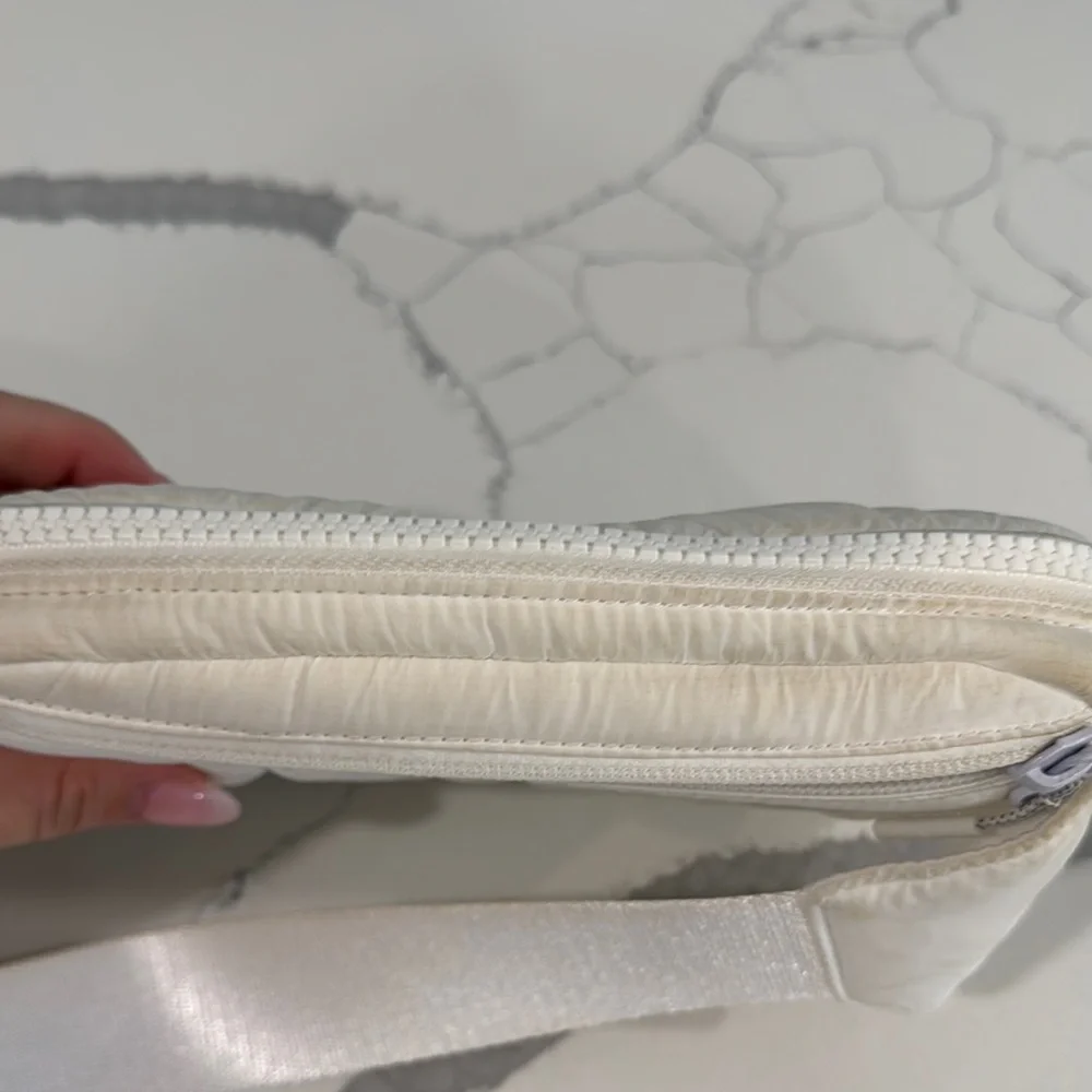 Lululemon Athletica Quilted White Crossbody Bag - Picture 5 of 9